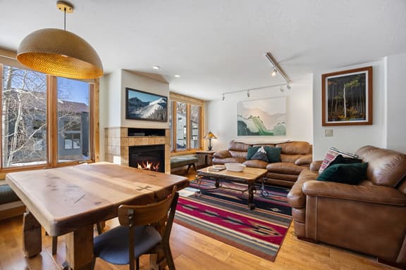 Cozy, Central 3BR Gem: Hot Tub + Fireplace
