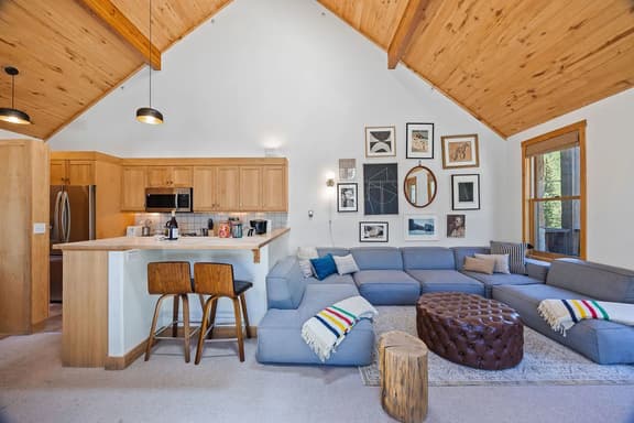 Spruce View: Big & Bright Downtown Telluride!